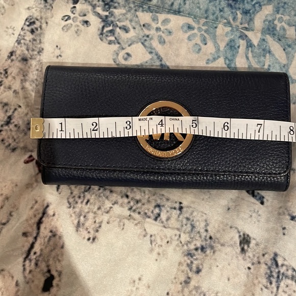 Michael Kors, pebbled, leather wallet in navy blue with gold trim - Picture 4 of 6